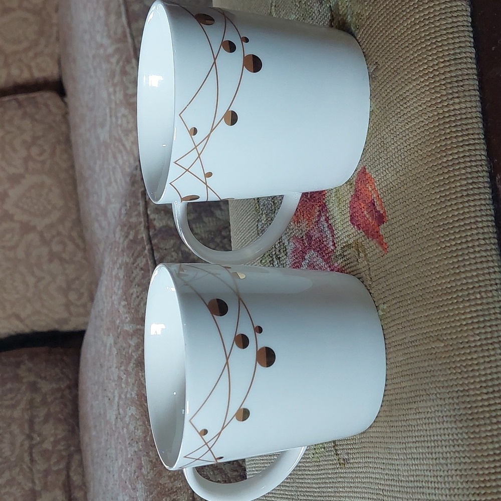 2 Starbucks mugs